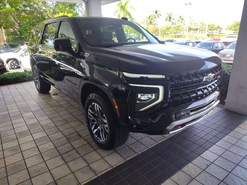 Used 2025 Chevrolet Suburban Z71 AWD/4WD image 16