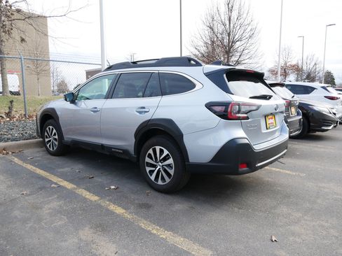 Certified 2025 Subaru Outback Premium image 4