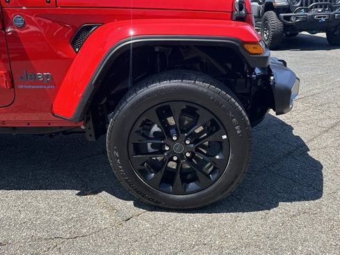 Certified 2025 Jeep Wrangler Unlimited Sahara w/ Safety Group AWD/4WD image 12