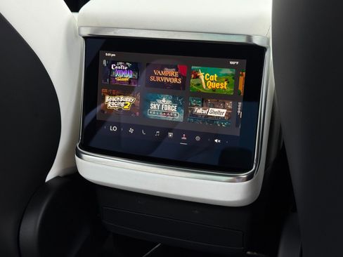 Used 2022 Tesla Model X image 38