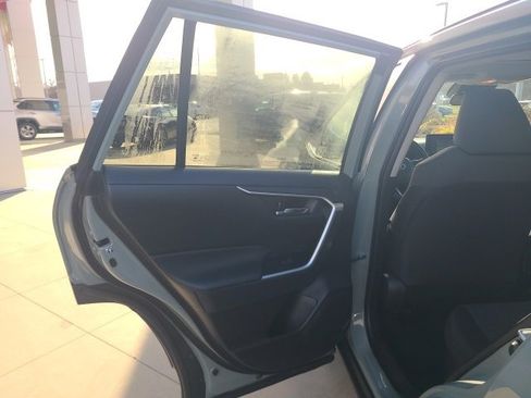 Used 2020 Toyota RAV4 XLE image 14