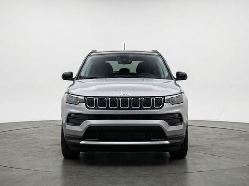 Used 2025 Jeep Compass Limited image 2