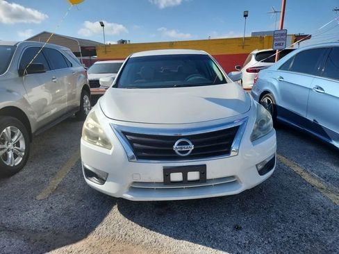 Used 2014 Nissan Altima 2.5 SV image 2