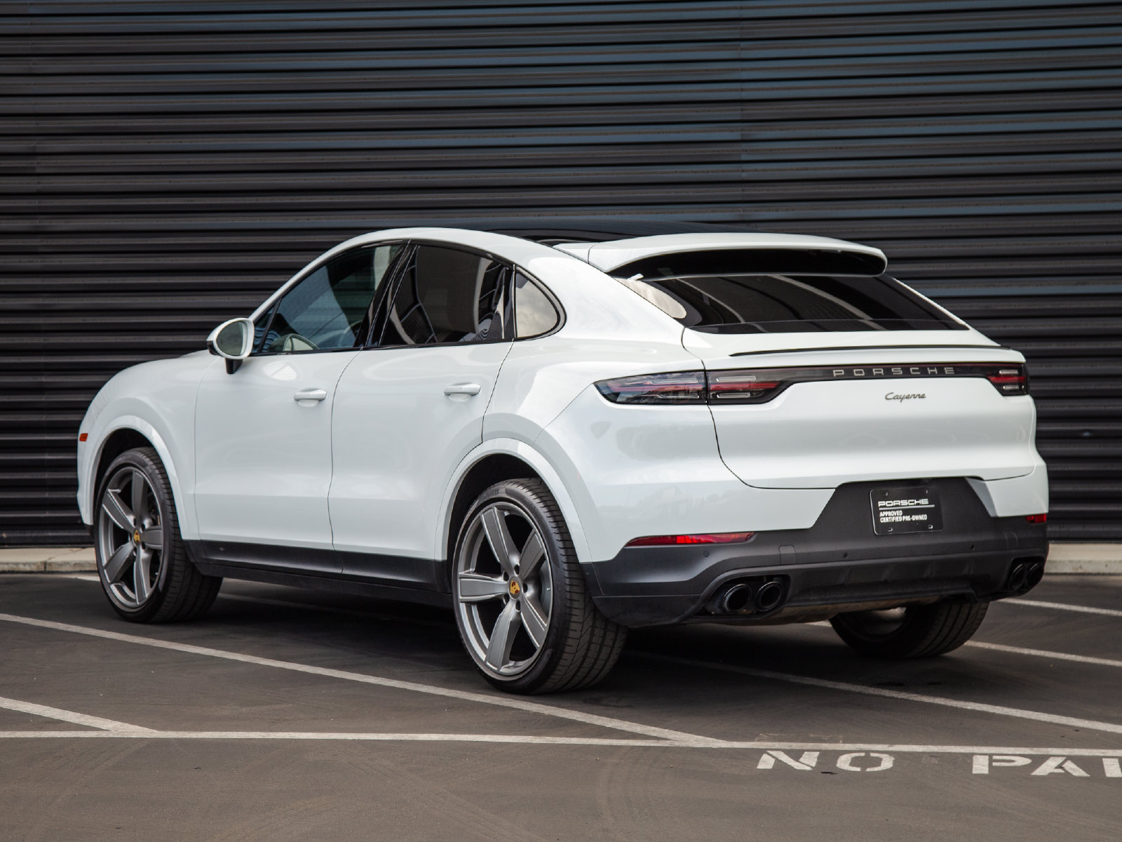 Certified 2023 Porsche Cayenne Platinum Edition AWD/4WD image 3