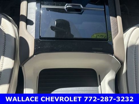 Certified 2025 GMC Yukon XL Denali image 20