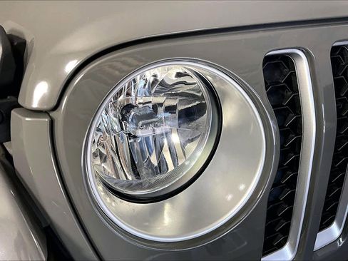 Used 2022 Jeep Gladiator Overland w/ Popular Equipment Package AWD/4WD image 27