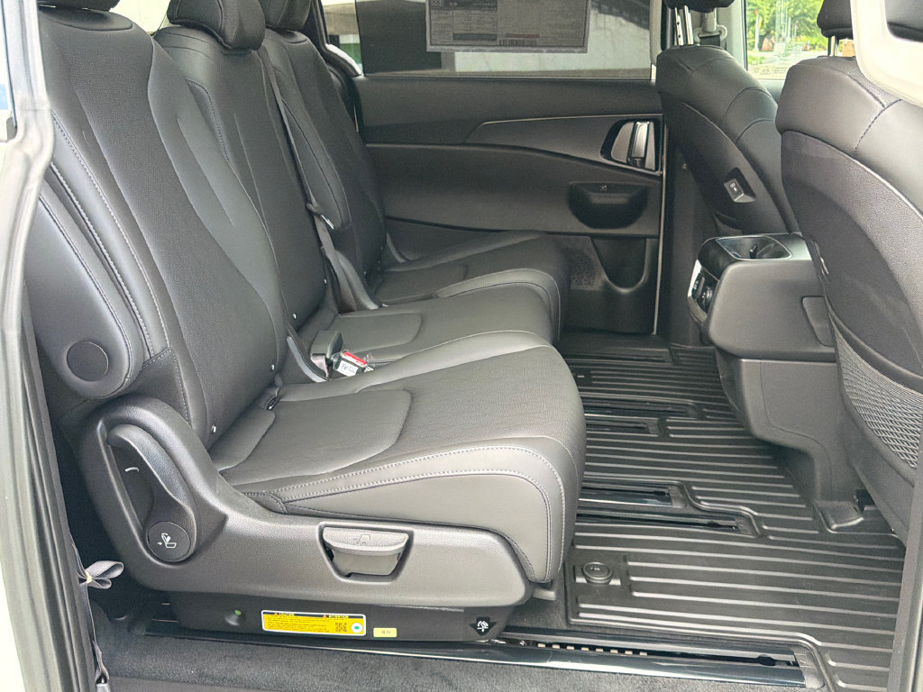 New 2027 Kia Carnival SX w/ Dark Edition Package FWD image 12