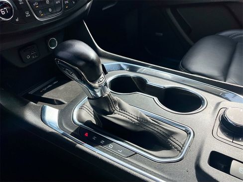 Used 2022 Chevrolet Traverse LT w/ LT Premium Package image 17