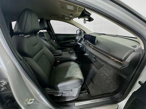 Used 2024 Nissan Ariya AWD image 32