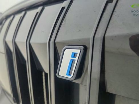 Used 2024 BMW i5 eDrive40i w/ Executive Package RWD image 17