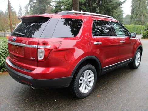 Used 2014 Ford Explorer XLT image 3