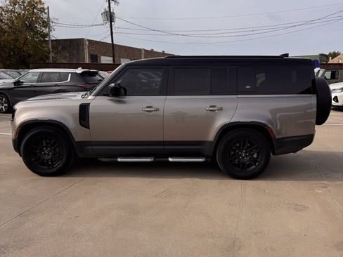 Used 2023 Land Rover Defender 130 SE image 4