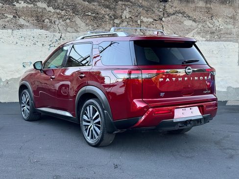 Used 2022 Nissan Pathfinder Platinum w/ Cargo Package FWD image 6