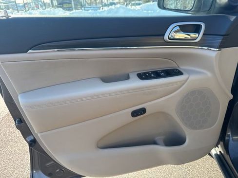 Used 2019 Jeep Grand Cherokee Limited image 23
