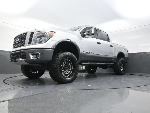 Used 2018 Nissan Titan PRO-4X w/ Pro-4x Convenience Package AWD/4WD image 33