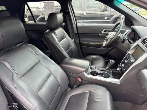 Used 2015 Ford Explorer XLT w/ Equipment Group 202B AWD/4WD image 9