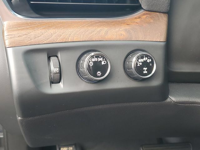 Used 2019 Cadillac Escalade Luxury AWD/4WD image 12