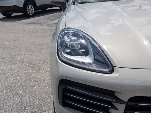 Used 2020 Porsche Cayenne AWD/4WD image 10