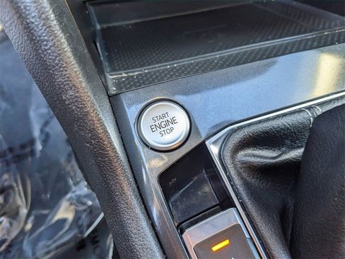 Certified 2023 Volkswagen Tiguan SE w/ Panoramic Sunroof Package image 24