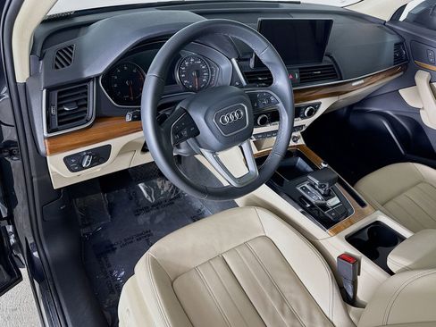 Used 2023 Audi Q5 2.0T Premium w/ Convenience Package image 9