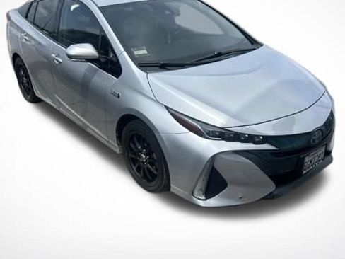Used 2018 Toyota Prius Prime Premium FWD image 11