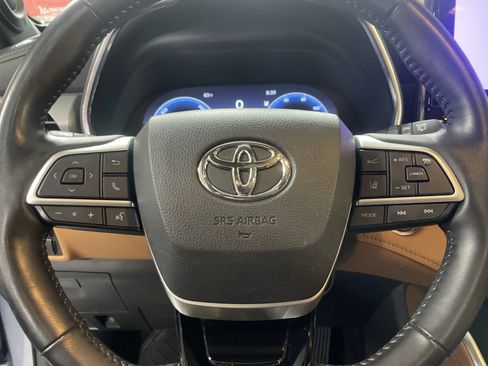 Used 2023 Toyota Highlander Platinum image 18