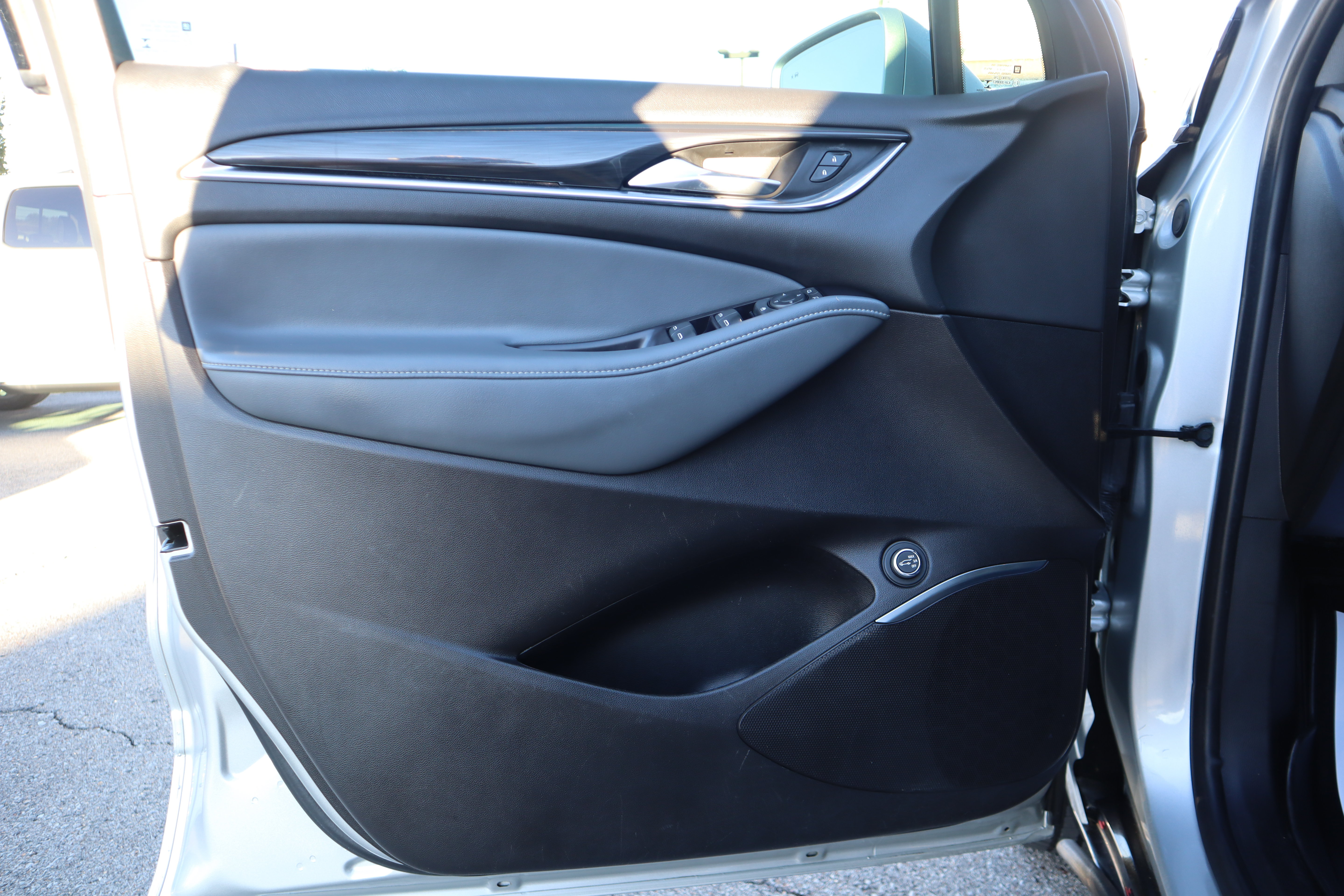 Used 2020 Buick Enclave Essence FWD image 12