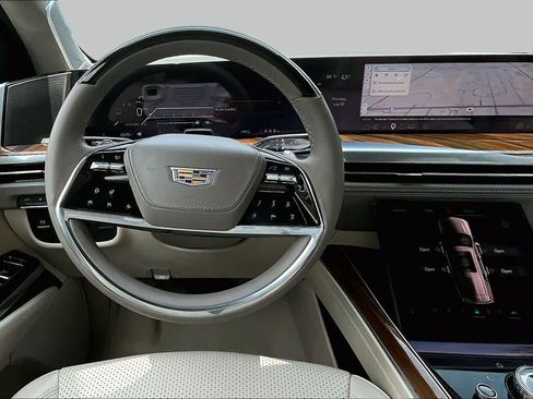 Used 2025 Cadillac Escalade Sport Platinum w/ LPO, Floor Liner Package AWD/4WD image 6