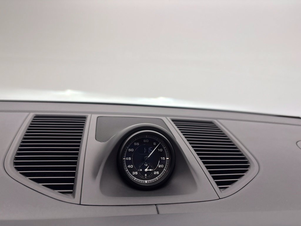 Certified 2024 Porsche Macan Turbo AWD/4WD image 40