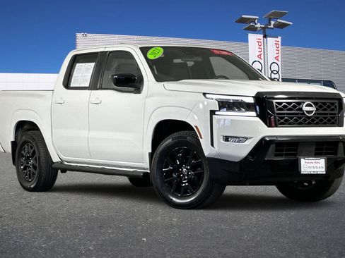 Used 2023 Nissan Frontier SV w/ Midnight Edition Package image 2