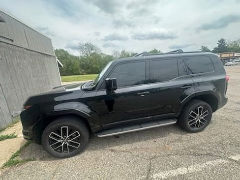 Used 2024 Lexus GX 550 w/ Accessory Package (2T) AWD/4WD image 1