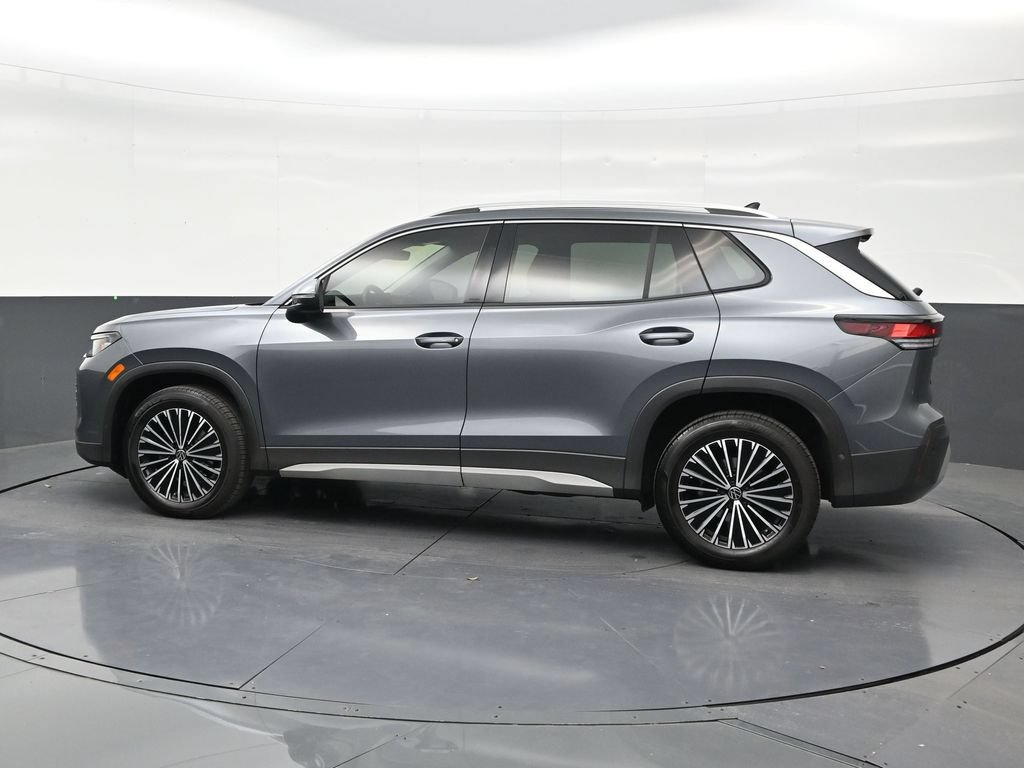Used 2025 Volkswagen Tiguan S FWD image 2
