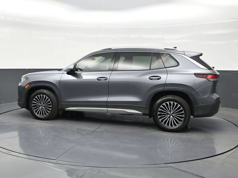 Used 2025 Volkswagen Tiguan S FWD image 2