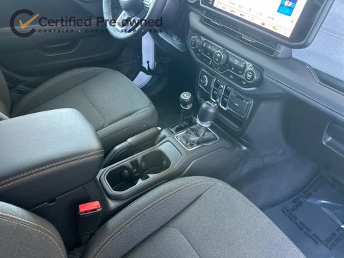 Used 2025 Jeep Wrangler Unlimited Sahara AWD/4WD image 17