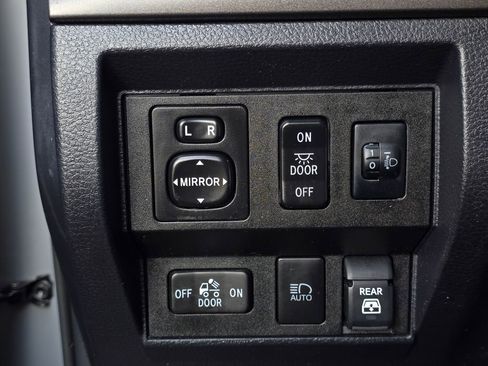 Used 2019 Toyota Tundra SR5 w/ SR5 Upgrade Package AWD/4WD image 24