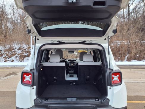 Used 2022 Jeep Renegade Latitude w/ Convenience Group image 11