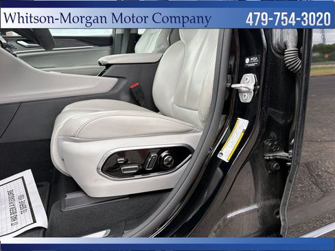 Used 2023 Jeep Grand Cherokee Overland w/ Luxury Tech Group IV AWD/4WD image 14