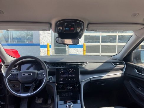 Used 2023 Jeep Grand Cherokee Laredo w/ Luxury Tech Group I AWD/4WD image 14