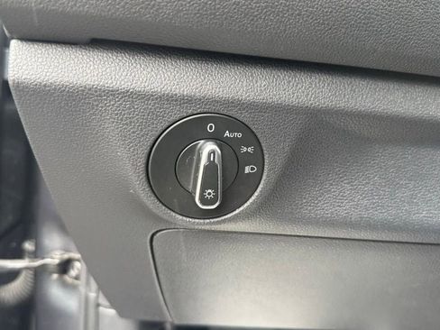 Used 2024 Volkswagen Jetta SE FWD image 19