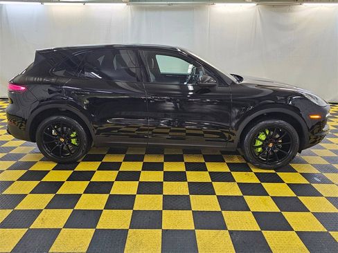 Used 2019 Porsche Cayenne Base image 2