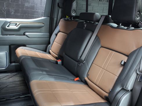 Used 2025 Chevrolet Silverado 1500 High Country w/ High Country Premium Package AWD/4WD image 43