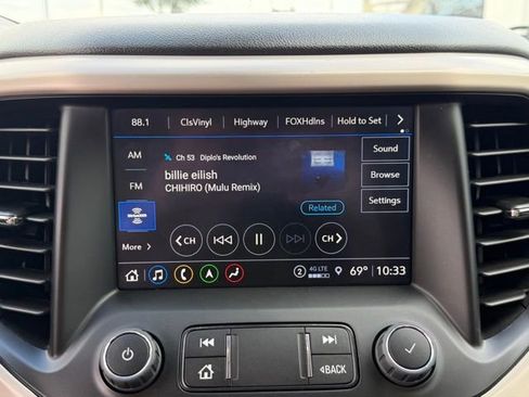 Used 2023 GMC Acadia Denali image 16