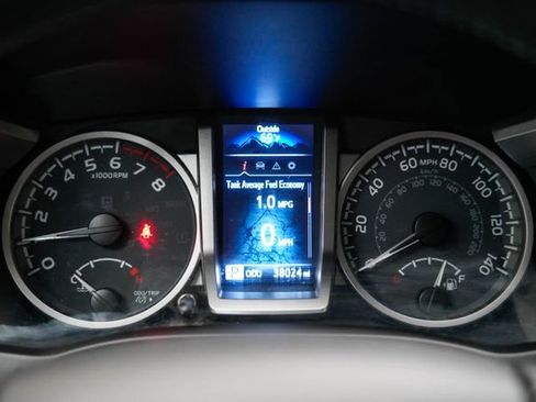 Used 2022 Toyota Tacoma SR5 AWD/4WD image 16