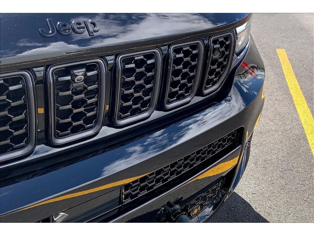 Used 2025 Jeep Grand Cherokee L Summit AWD/4WD image 33