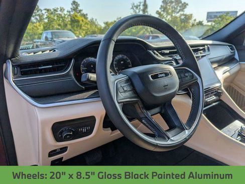 Certified 2025 Jeep Grand Cherokee Limited w/ Black Appearance Package AWD/4WD image 31