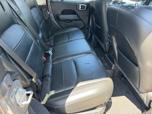 Used 2022 Jeep Wrangler Unlimited Sahara AWD/4WD image 19