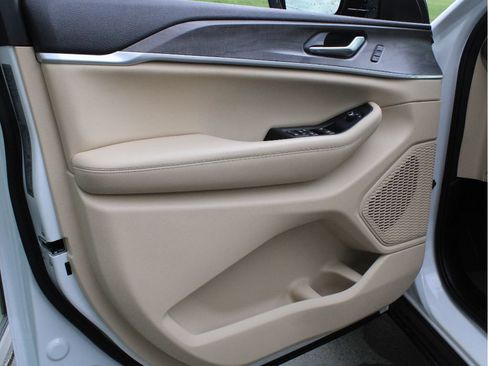 Used 2023 Jeep Grand Cherokee Limited image 9