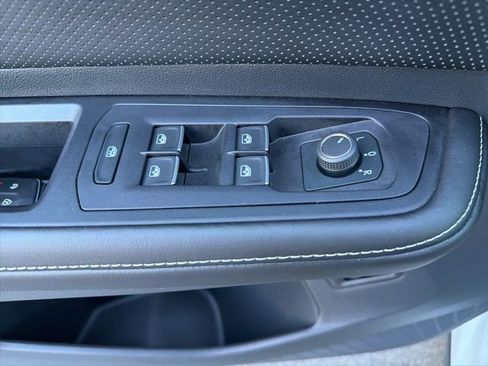 Used 2024 Volkswagen Atlas Cross Sport SEL R-Line image 20