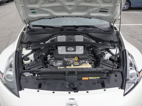 Used 2020 Nissan 370Z Coupe RWD image 25