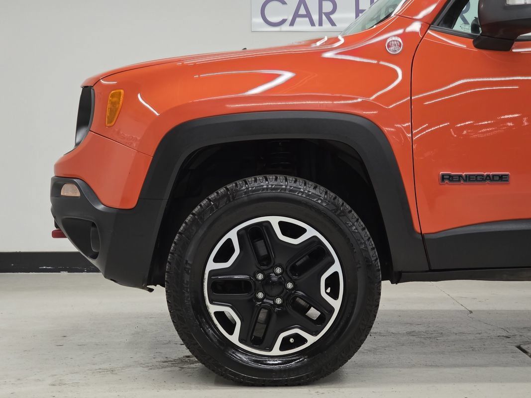 Used 2016 Jeep Renegade Trailhawk AWD/4WD image 37